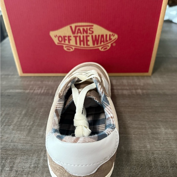 Vans Brooklyn Ls in Outdoor Plaid Warm Taupe - Picture 2 of 4